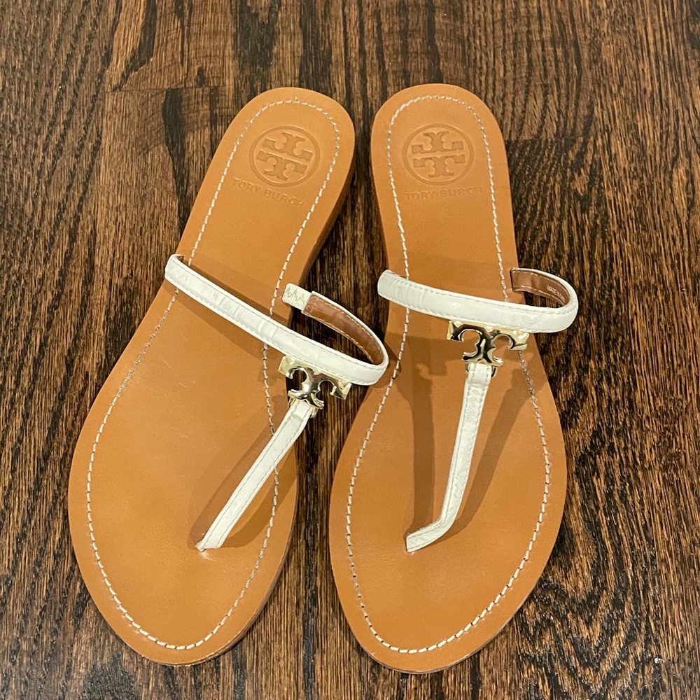 Tory Burch white t logo leather thong sandals